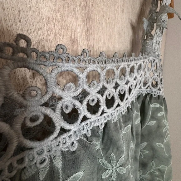 POL Green Floral Lace Strap Tank Top – Size S - Picture 5 of 7